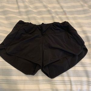 Lululemon size 6 2.5” inseam speed up shorts